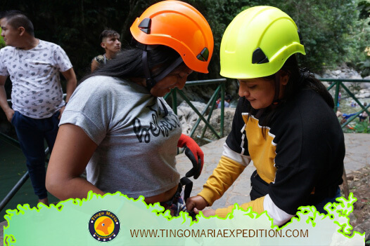 Reconocimiento de equipo en la Cueva Huayna Cápac